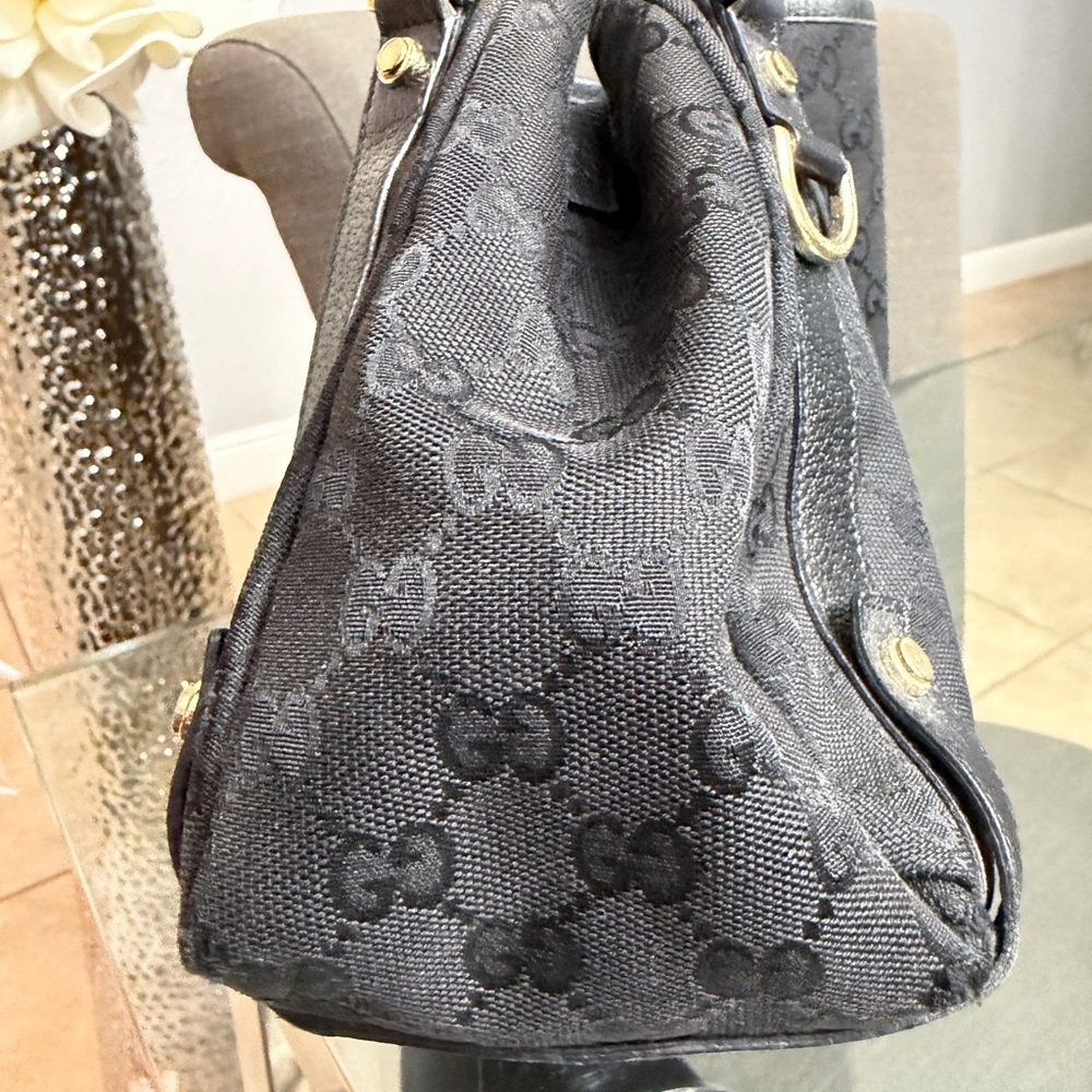 Gucci Black Monogram Shoulder Bag - Picture 4 of 10